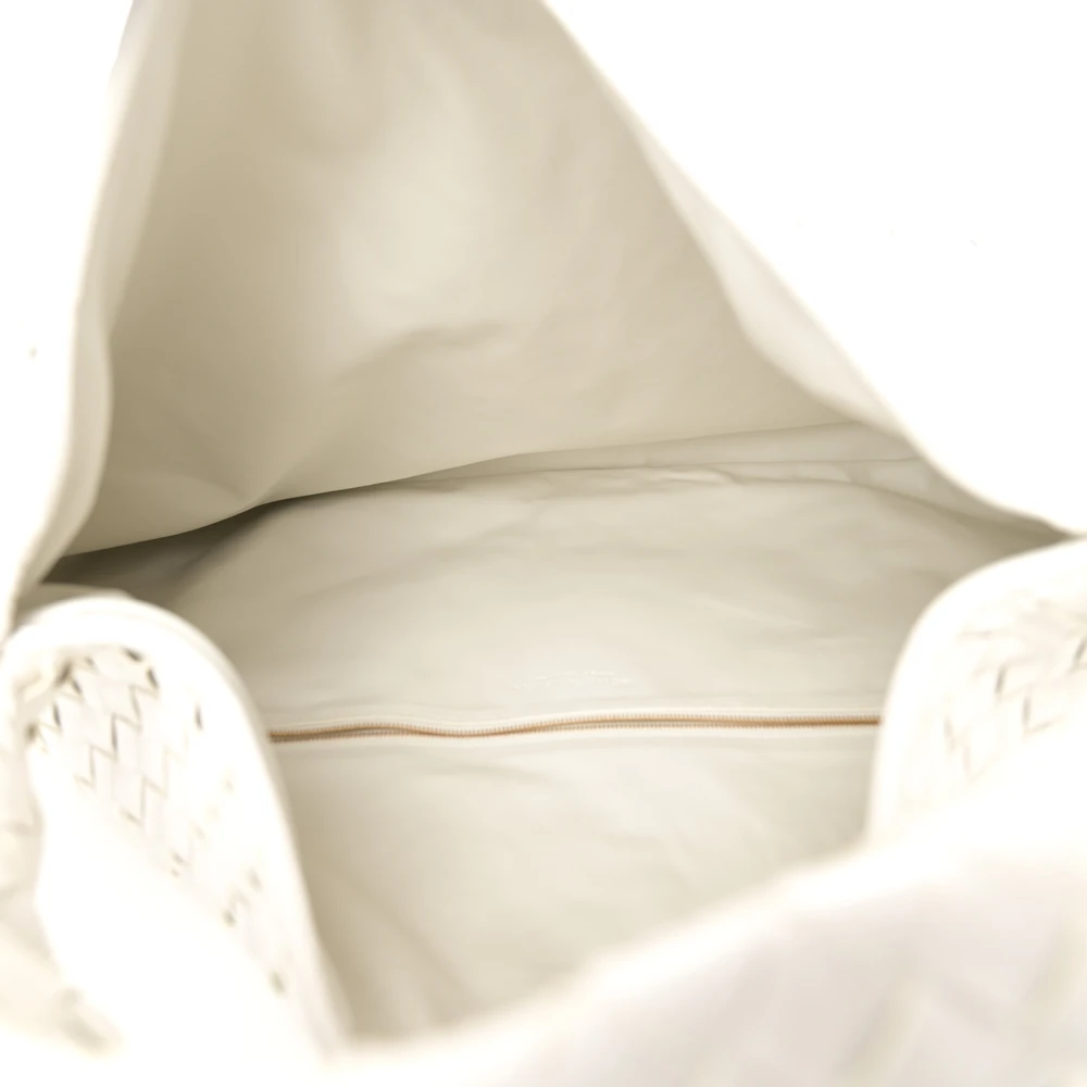 Lushentic Bags Review: Large Intrecciato Hop White Nappa Leather - Image 7
