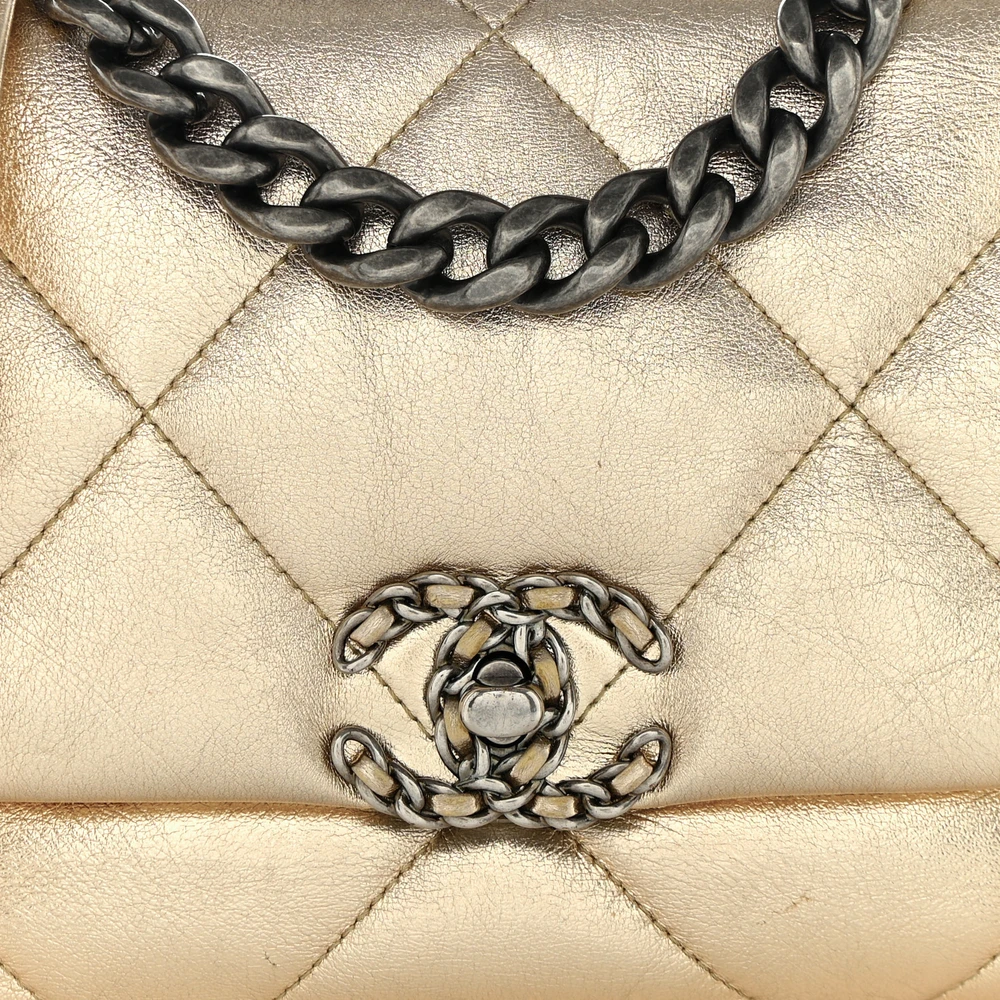 Lushentic Class Flap Maxi Metallic Gold Chanel 19 – Timeless Elegance - Image 7