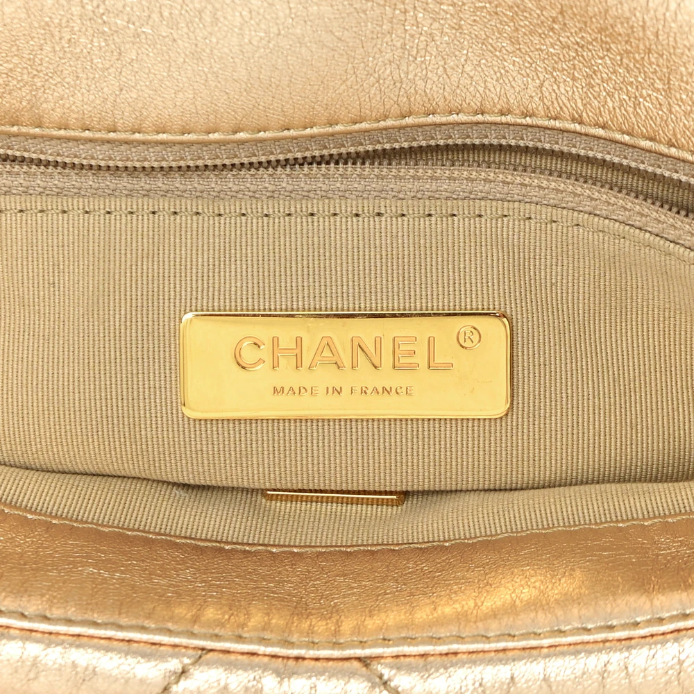 Lushentic Class Flap Maxi Metallic Gold Chanel 19 – Timeless Elegance - Image 2
