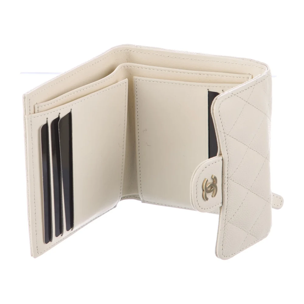 Lushentic Chanel Small Compact Wallet White Quilted Leather Gold Hardware - Image 3