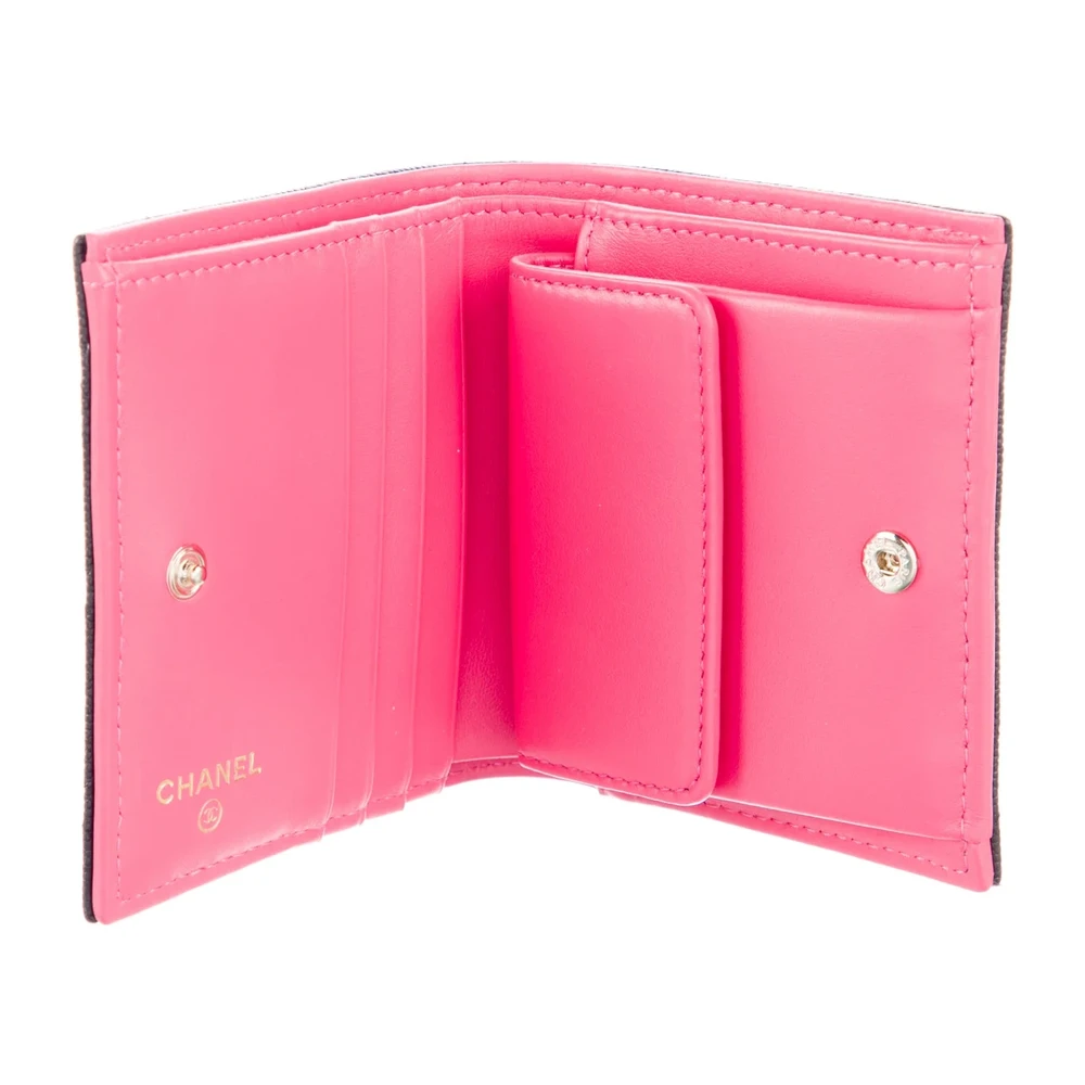 Lushentic Grade: Small Interlocking CC Wallet Black Caviar Leather Gold HW - Image 3