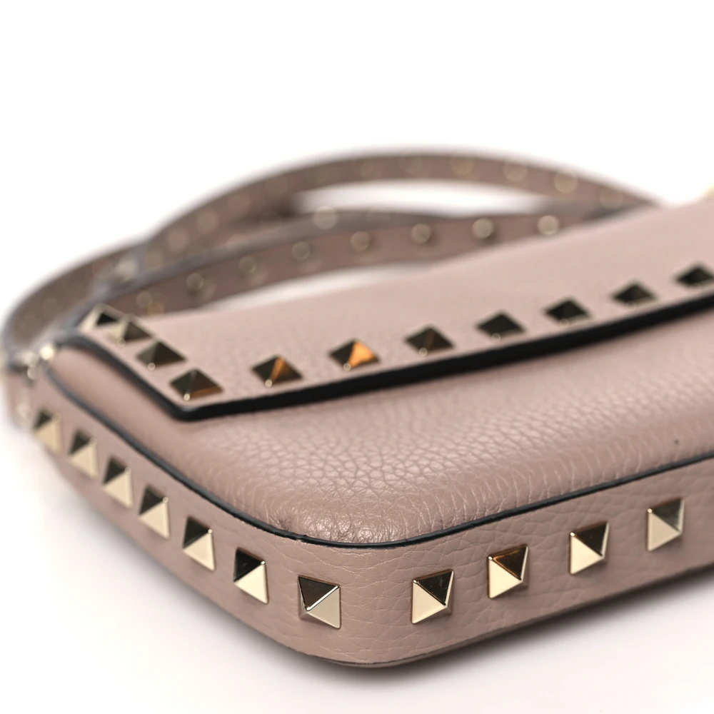 Lushentic Replica Small Rockstud Crossbody Pouch Poudre Leather - Image 4